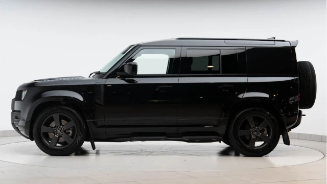 Land Rover Defender (25 Reg) 110 3.0 D250 X-Dynamic HSE Hard Top (6 Seat) (+VAT) Image 6