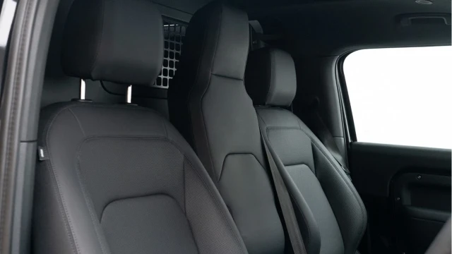 Land Rover Defender (25 Reg) 90 3.0 D250 S Hard Top Commercial (3 Seat) Image 2
