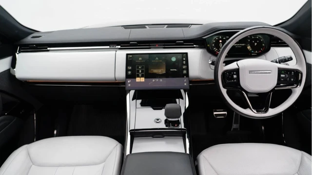 Land Rover Range Rover Sport (73 Reg) 3.0 P400 Dynamic SE (Black Pack) Image 2