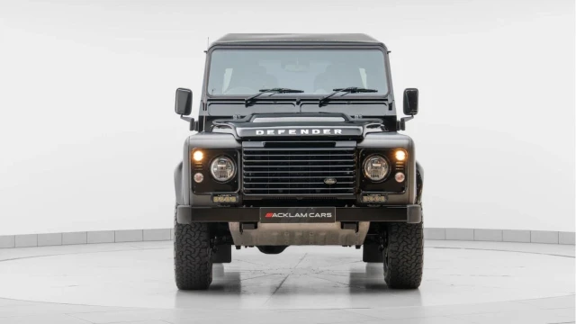 Land Rover Defender 90 (16 Reg) 90 2.2TD Autobiography (Bowler) Image 7