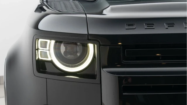 Land Rover Defender (71 Reg) 90 3.0 D250 XS Edition (6 Seat) Image 8