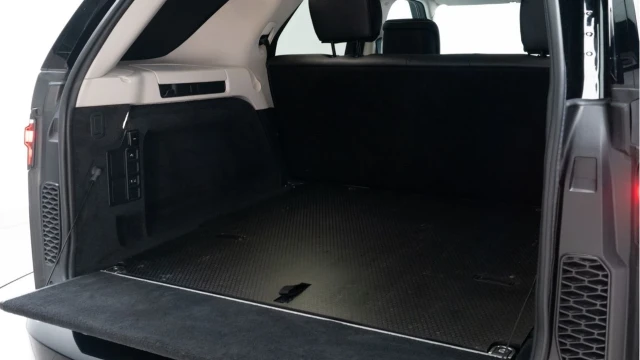 Land Rover Discovery (23 Reg) 3.0 D300 SE Commercial (5 Seat) (URBAN) (+VAT) Image 5