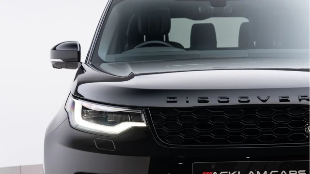 Land Rover Discovery (24 Reg) 3.0 D300 Dynamic HSE (VAT Q) Image 8
