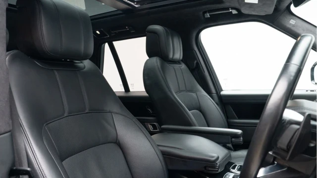 Land Rover Range Rover (71 Reg) 3.0 D300 Westminster Black Image 3