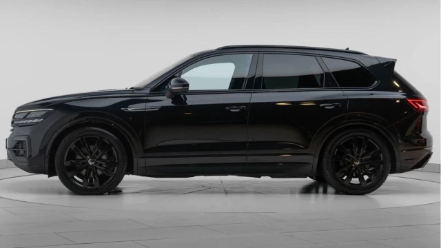 Volkswagen Touareg (70 Reg) 3.0TDI V6 Black Edition Image 4
