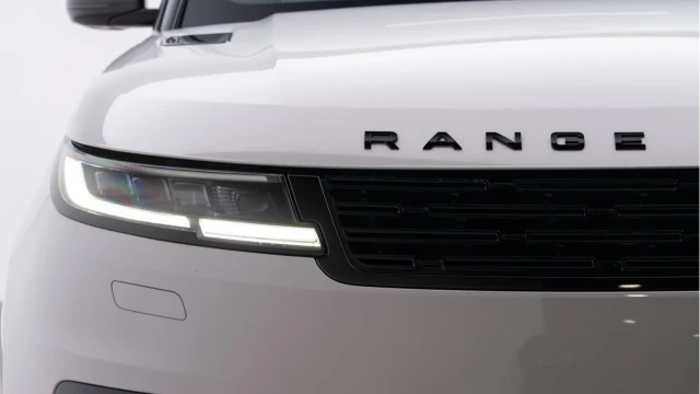 Land Rover Range Rover Sport (72 Reg) 3.0 D300 Autobiography (Black Pack) Image 8