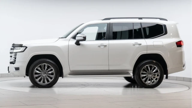 Toyota Land Cruiser (74 Reg) 300 3.3D V6 Sahara ZX (RHD) Image 4