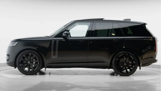 Land Rover Range Rover (25 Reg) 3.0 D350 HSE (Shadow Pack) Image 4