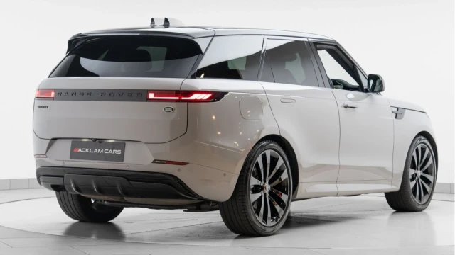Land Rover Range Rover Sport (23 Reg) 3.0 D300 Dynamic SE (Black Pack) Image 6