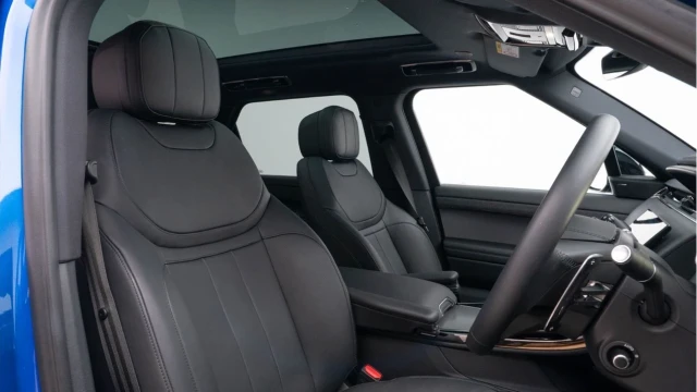 Land Rover Range Rover Sport (25 Reg) 3.0 D300 Dynamic SE (Velocity) Image 3