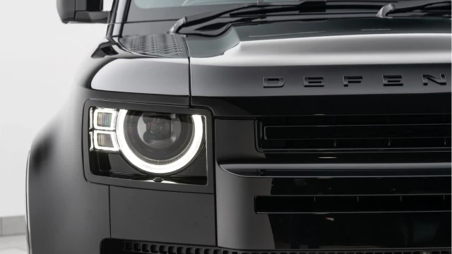 Land Rover Defender (25 Reg) 110 3.0 D250 X-Dynamic SE (Black Pack) Image 8