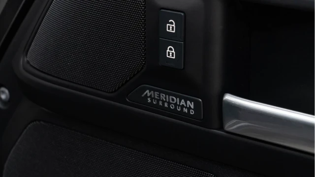 Land Rover Defender (25 Reg) 110 3.0 D350 X-Dynamic HSE (7 Seat) Image 5