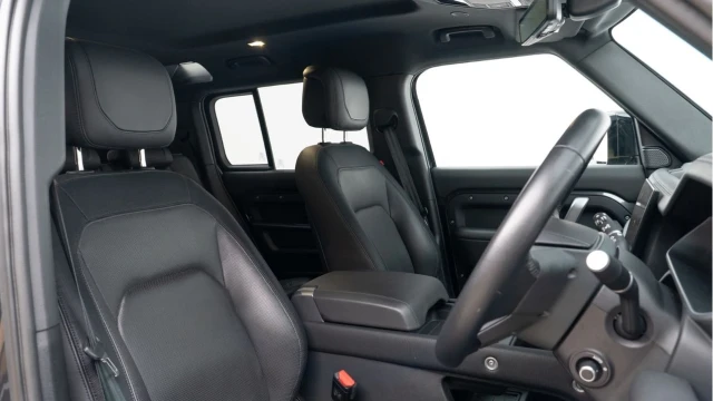 Land Rover Defender (23 Reg) 110 3.0 D300 X-Dynamic HSE Hard Top (5 Seat) (URBAN Widetrack) (+VAT) Image 3