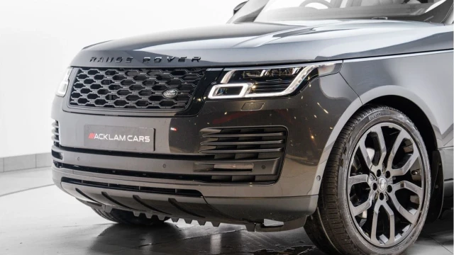 Land Rover Range Rover (70 Reg) 3.0 SDV6 Vogue SE (Black Pack) Image 6