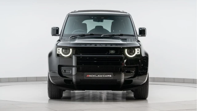 Land Rover Defender (25 Reg) 110 3.0 D350 X-Dynamic HSE (Black Pack) Image 7