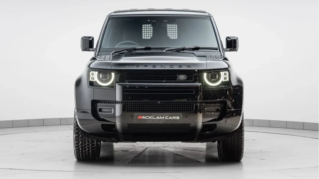 Land Rover Defender (25 Reg) 90 3.0 D250 X-Dynamic SE Hard Top Commercial (3 Seat) (+VAT) Image 5