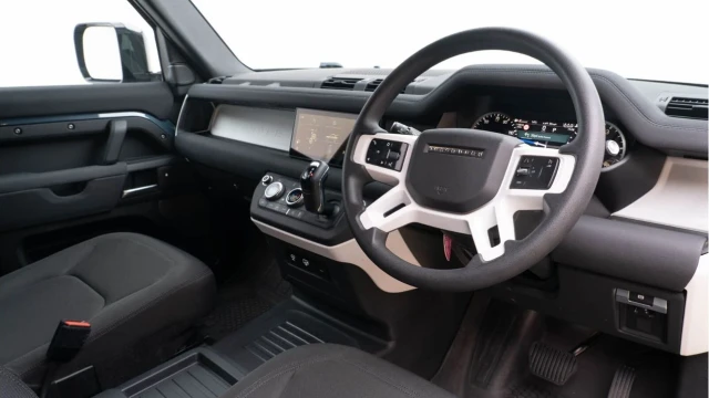 Land Rover Defender (23 Reg) 90 3.0 D250 Hard Top Commercial (+VAT) Image 3