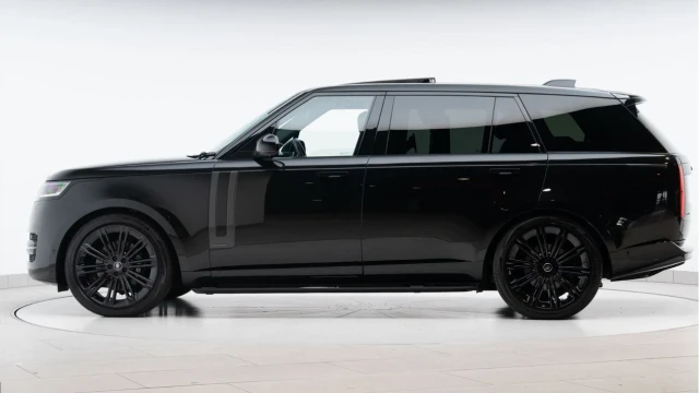Land Rover Range Rover (73 Reg) 3.0 D350 Autobiography LWB 7 Seat (Shadow Pack) Image 4