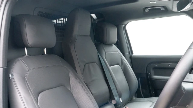 Land Rover Defender (25 Reg) 90 3.0 D350 X-Dynamic HSE Hard Top Commercial (3 Seat) (+VAT) Image 3