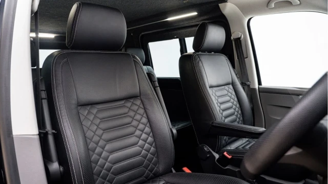 Volkswagen Transporter (71 Reg) T32 2.0TDI Highline DSG Image 3
