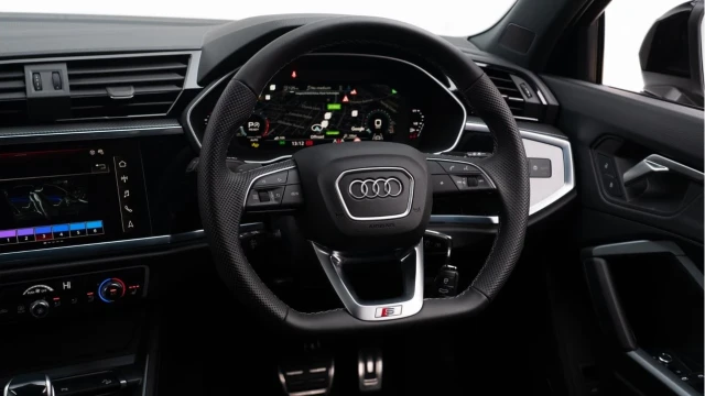 Audi Q3 (74 Reg) 2.0 40TFSI S Line Black Edition Quattro Sportback Image 5