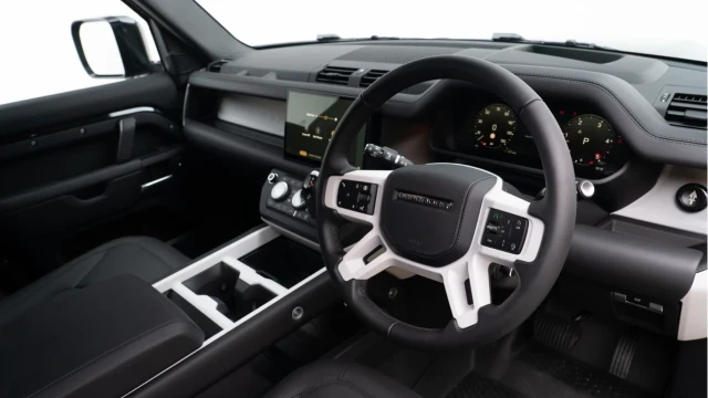 Land Rover Defender (25 Reg) 110 3.0 D350 X-Dynamic HSE Hard Top Commercial (Bespoke) (+VAT) Image 2