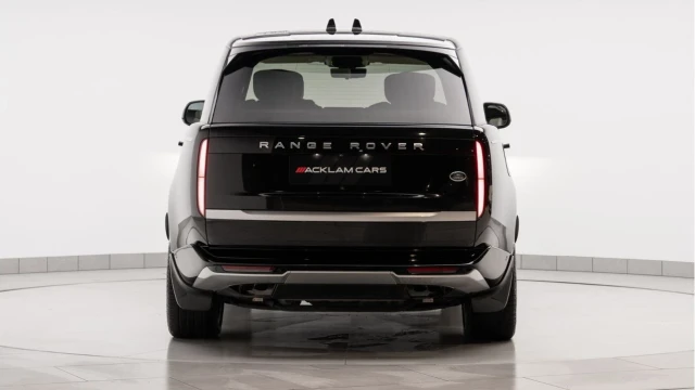 Land Rover Range Rover (22 Reg) 4.4 V8 P530 First Edition Image 4