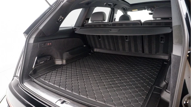 Audi Q7 (25 Reg) 3.0 55TFSI Black Edition Quattro Image 8
