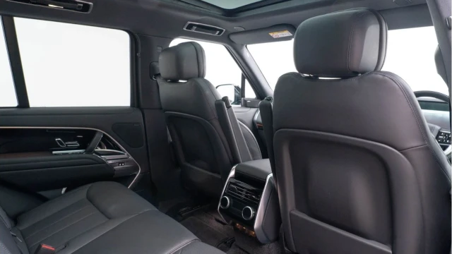 Land Rover Range Rover (24 Reg) 3.0 D350 SE (Facelift Model) Image 6