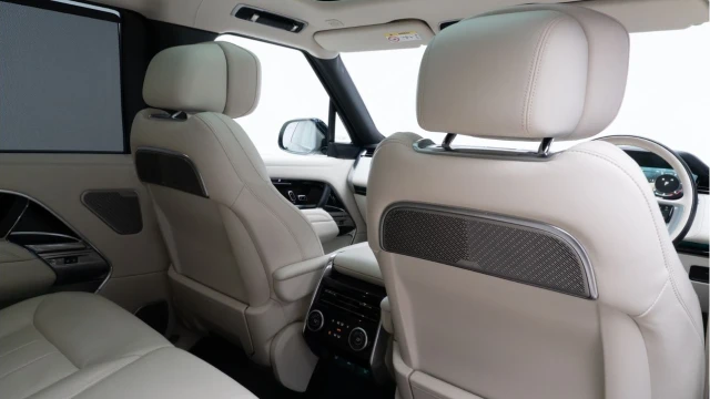 Land Rover Range Rover (22 Reg) 3.0 D350 Autobiography 7 Seat LWB Image 8