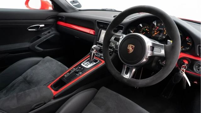 Porsche 911 (64 Reg) 3.8 GT3 Image 2