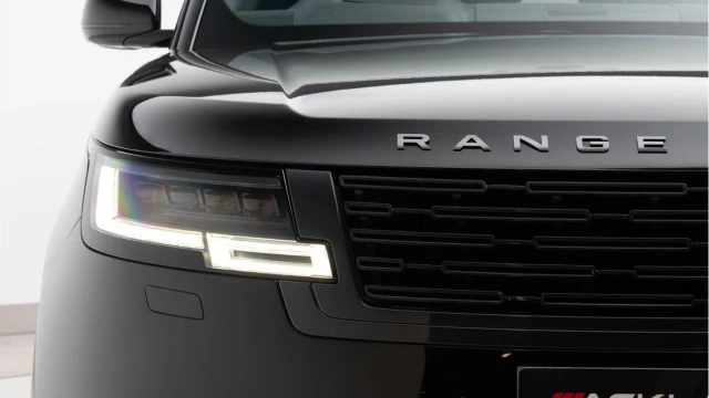 Land Rover Range Rover (74 Reg) 3.0 D300 HSE (Shadow Pack) Image 8