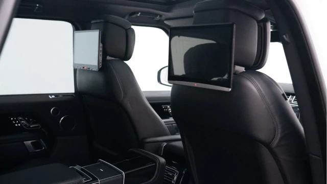 Land Rover Range Rover (68 Reg) 4.4 SDV8 Autobiography Image 3