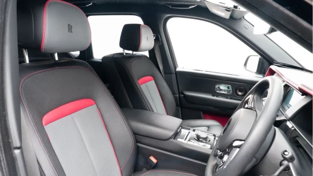 Rolls-Royce Cullinan (23 Reg) 6.75 V12 Black Badge (URBAN Widetrack) Image 3