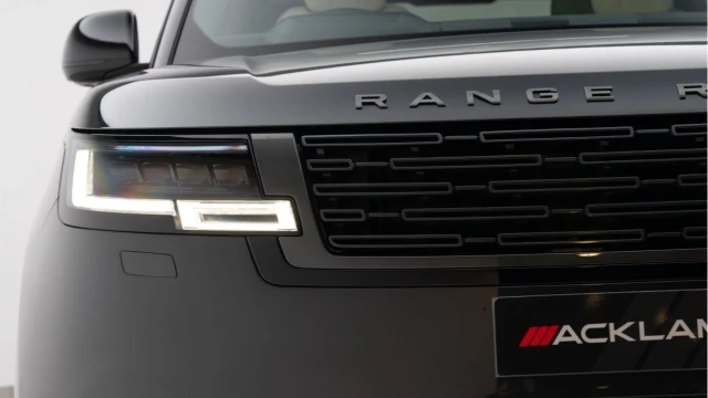 Land Rover Range Rover (24 Reg) 3.0 D350 HSE (Shadow Pack) Image 8