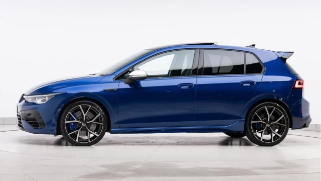 Volkswagen Golf (24 Reg) R 2.0TSI DSG 4Motion (R Performance) Image 4