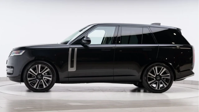 Land Rover Range Rover (25 Reg) 3.0 D350 HSE Image 4