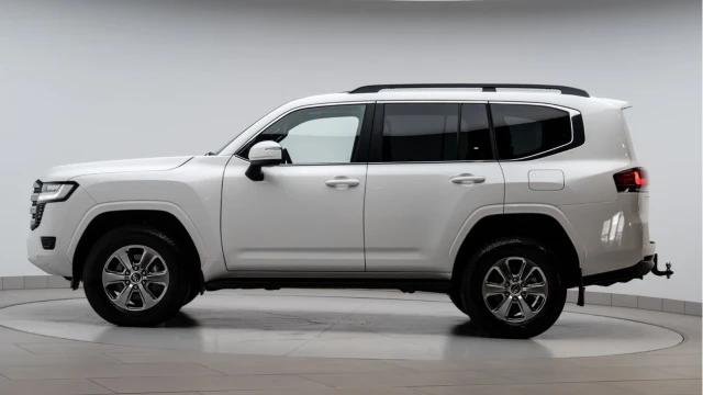 Toyota Land Cruiser (74 Reg) 300 3.3D V6 VX (7 Seat) Image 5
