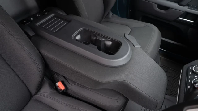 Land Rover Defender (24 Reg) 90 3.0 D250 Hard Top Commercial (3 Seat) (+VAT) Image 5