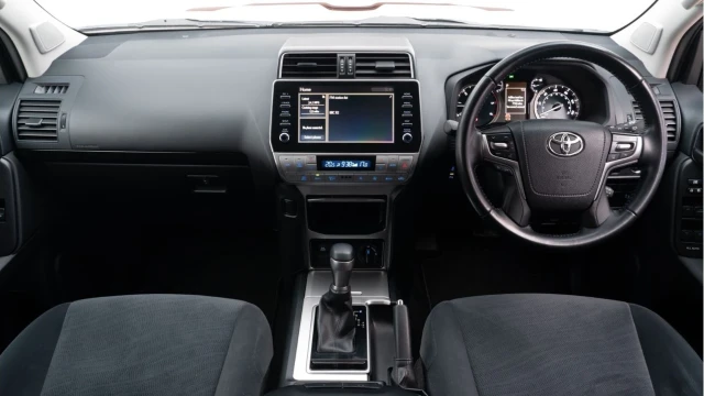 Toyota Land Cruiser (72 Reg) 2.8 D-4D Active (7 Seat) Image 2