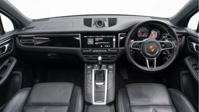 Porsche Macan (70 Reg) 3.0 S PDK Image 2