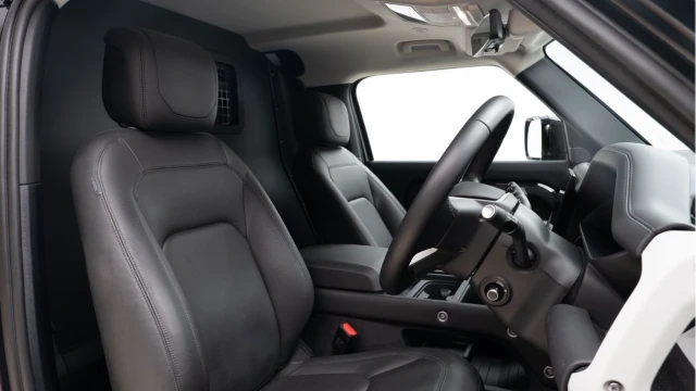 Land Rover Defender (24 Reg) 90 3.0 D250 HSE Hard Top Commercial (+VAT) Image 3