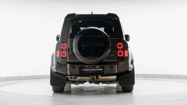 Land Rover Defender (25 Reg) 110 3.0 D250 X-Dynamic SE (Black Pack) Image 5