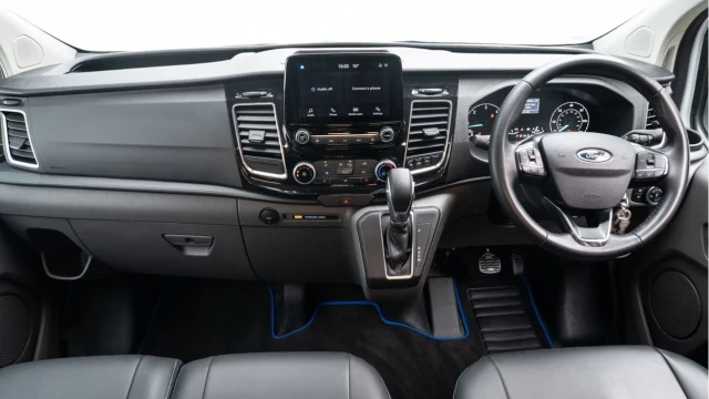 Ford Transit Custom (72 Reg) Custom 280 2.0D Limited (6 Seat) (+VAT) Image 2