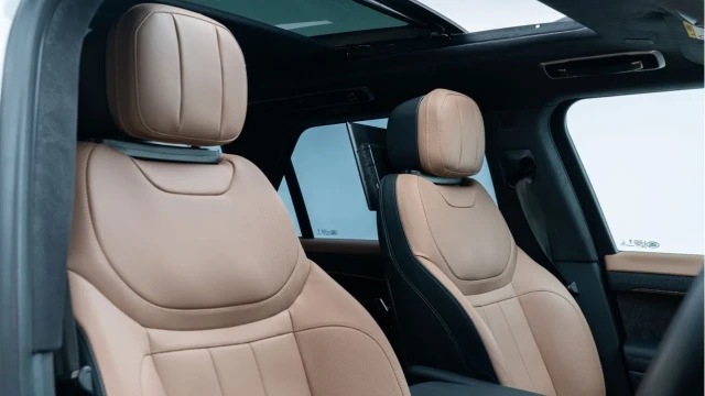 Land Rover Range Rover Sport (23 Reg) 3.0 P400 Autobiography (Black Pack) Image 3