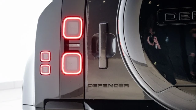 Land Rover Defender (75 Reg) 110 3.0 D350 X-Dynamic HSE Hard Top Commercial (3 Seat) (+VAT) Image 8