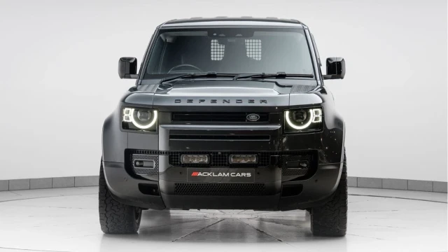 Land Rover Defender (73 Reg) 90 3.0 D250 HSE Hard Top Commercial (3 Seat) (+VAT) Image 5