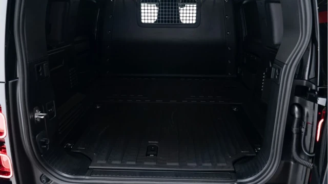 Land Rover Defender (74 Reg) 110 3.0 D250 X-Dynamic HSE Hard Top Commercial (3 Seat) (+VAT) Image 4