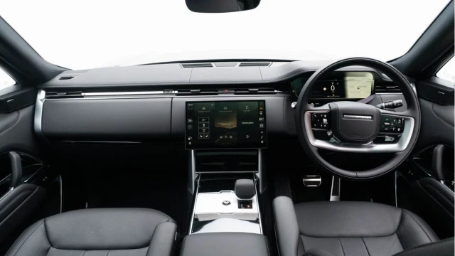 Land Rover Range Rover (75 Reg) 3.0 D300 SE (Shadow Pack) Image 2