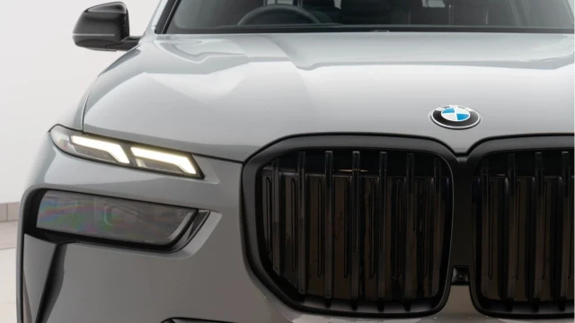BMW X7 (75 Reg) 3.0 40D M Sport xDrive Image 7